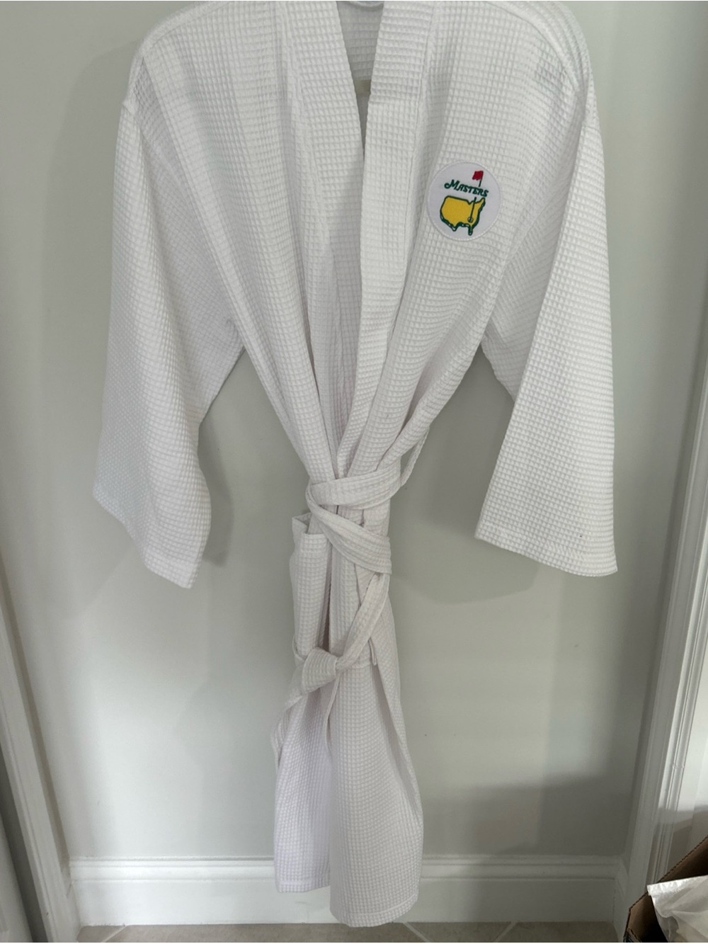 Augusta National Masters White Waffle Weave Spa Robe with Embroidered Patch - Picture 5 of 14
